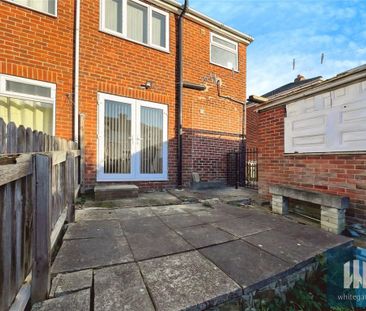 3 bedroom end of terrace house to rent - Photo 1