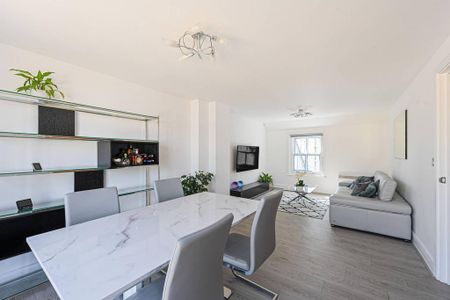 3 bedroom flat to rent - Photo 4