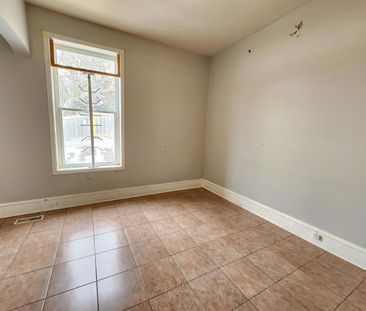 865 Somerset Street W - 2 - Photo 4