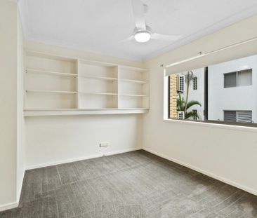 TWO BEDROOM BEACHSIDE UNIT - GREAT LOCATION! - Photo 2