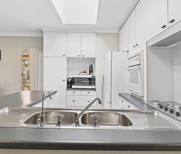 WELL APPOINTED HOME IN A QUIET STREET! - Photo 3