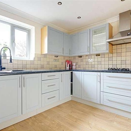 Pentrich Avenue, Enfield, EN1 - Photo 1