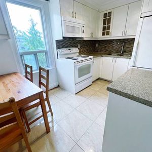 Spacious 3 + Den near Dupont - Lansdowne - Photo 2