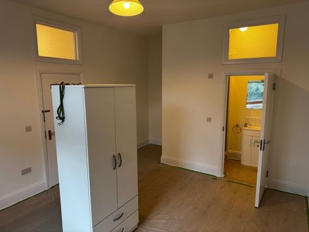 2 Bed Flat, Gordon Road, W5 - Photo 2