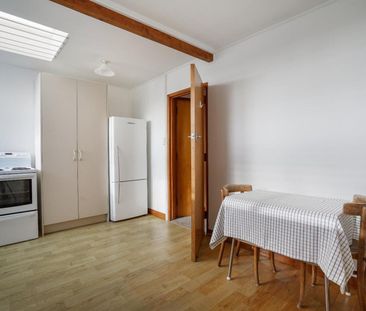 Three bedroom low-maintenance home - Photo 2