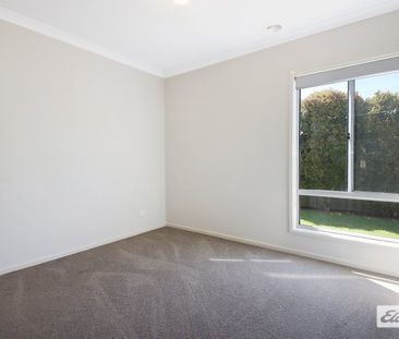 4 Bedroom Home Close to Shopping and Schools - Photo 4