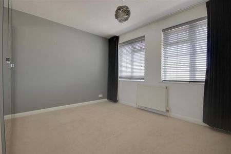 4 bedroom semi-detached house to rent - Photo 5