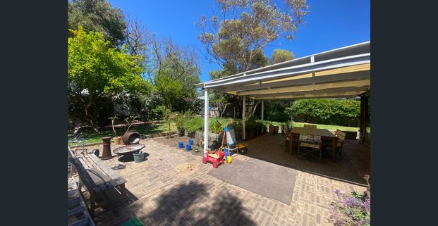 Claremont home on spacious property - Photo 1