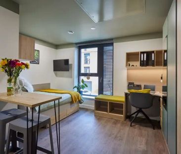 Large Studio (Top Floor) - Photo 3