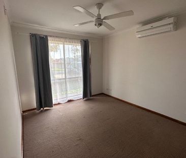 Large Family Home! - Photo 1