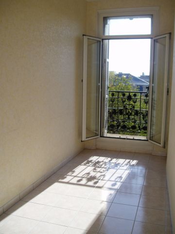 Appartement 3 pièces 78m2 MARSEILLE 8EME 1 086 euros - Photo 2