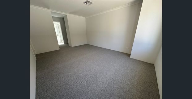 Stunning Family Home! - Photo 1