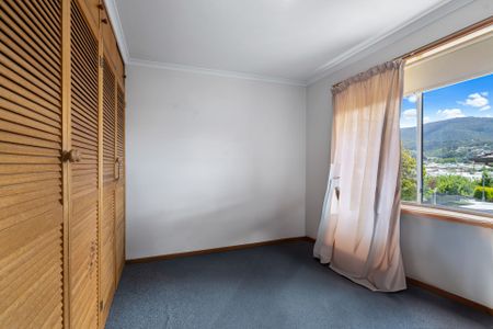 Perfect Family Home - Photo 2