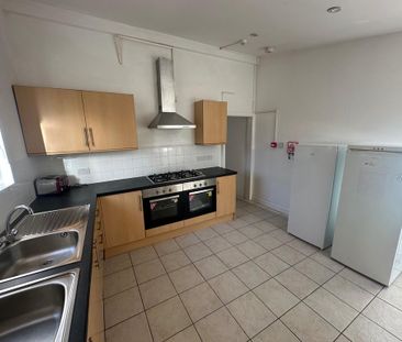 7 bedroom semi-detached house to rent - Photo 2