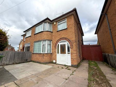 3 bedroom semi-detached house to rent - Photo 4