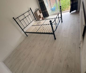 Room in a Shared House, Throgmorton Road, BS4 - Photo 4