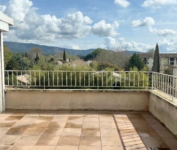 Location Appartement 3 pièces 81m² - Photo 2