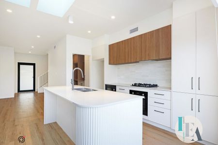 Stylish, High-End Living - Photo 3