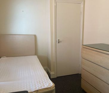 4 bedroom terraced house to rent - Photo 2