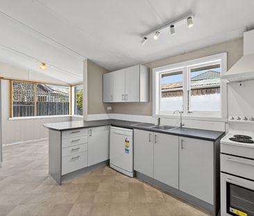 Character-Filled 4 Bedroom Home - One Block from the Beach! - Photo 4