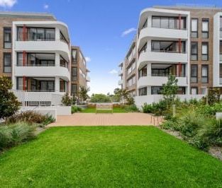 Luxury Living with Chatswood Convenience - Photo 4