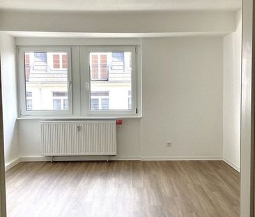 Sanierte 2-Raum-Altbau-Wohnung im Dachgeschoss! - Photo 1