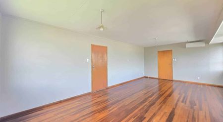 Spacious & Pet-Friendly 4-Bedroom Home - Photo 4
