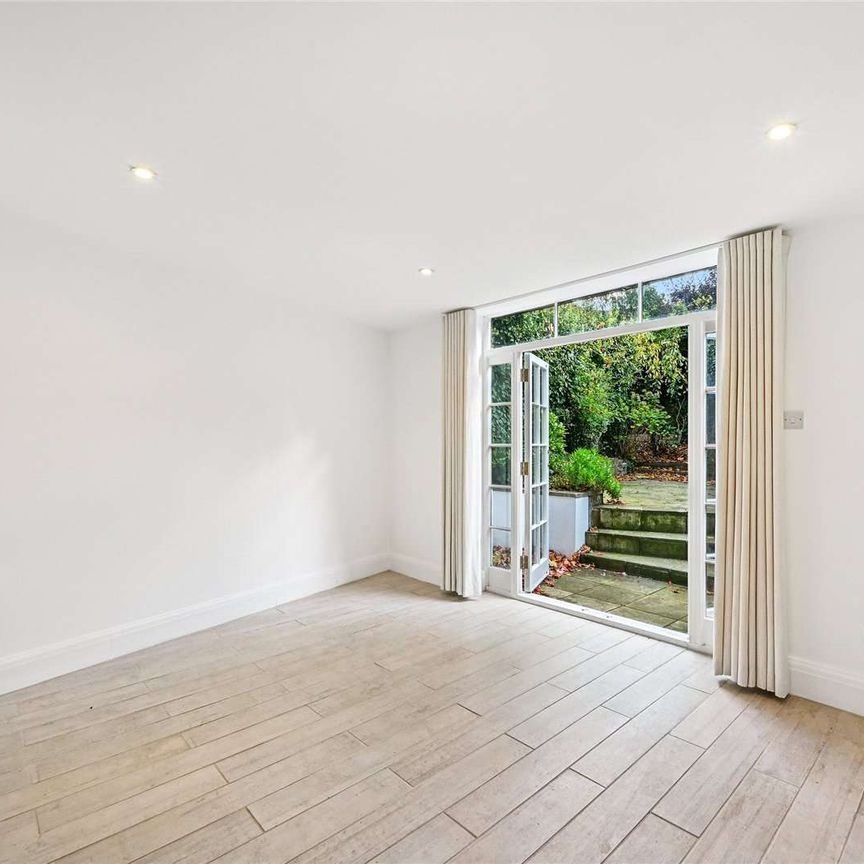 Refined Period Living in Knightsbridge - Photo 1