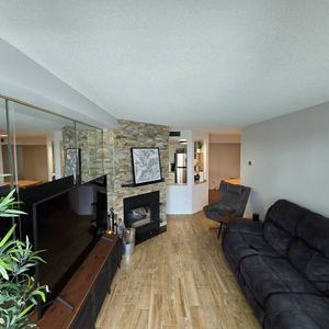 Wonderful 2 bedroom condo between the Glebe and Little Italy! $2,600/m - Photo 2