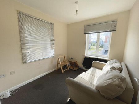 3 bedroom flat to rent - Photo 3