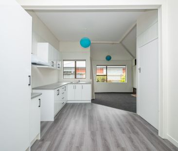 Tidy 3 Bedroom Home - Available Now! - Photo 2