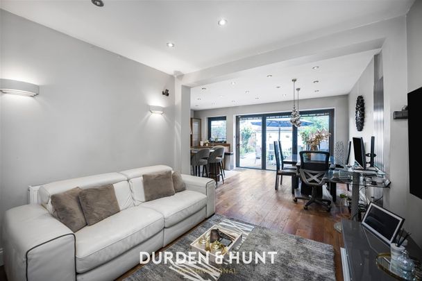 Collinwood Gardens, Gants Hill - Photo 1