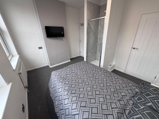 1 bedroom in a house share to rent - Photo 1