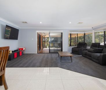 Large Family Home - Entertaining Paradise! - Photo 1