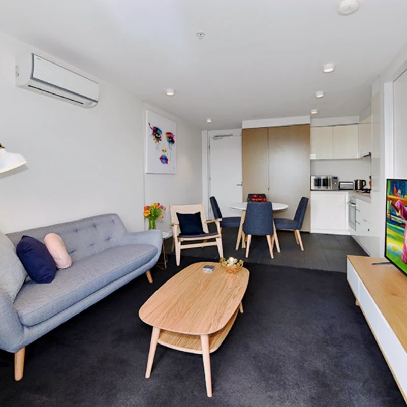 Charming 1-bedroom apartment near RMIT University - Photo 1