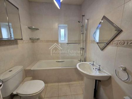 Carlinghow Hill, Batley, WF17 - Photo 3