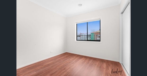 Modern living house! - Photo 1