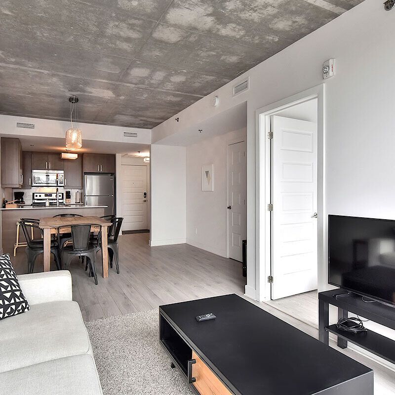 1255 rue De Bullion, Montréal, QC - Photo 1