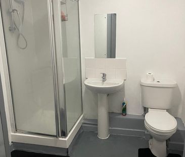 Room in a Shared Flat, London Road Norbury, SW16 - Photo 1