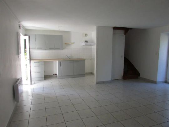 Location maison 3 pièces - 62m² à Nostang (56690) - Photo 1