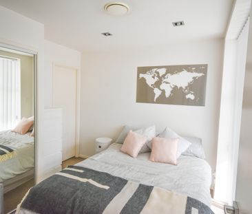 Contemporary City-Fringe Living with Style & Space! - Photo 4