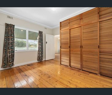 *** Large Home ~ 3 Bdrm ~ 2 Bath ~ 2 Lounge PLUS Ducted Heating and... - Photo 4