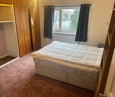 Room in a Shared Flat, Heathfield Place, SW18 - Photo 5