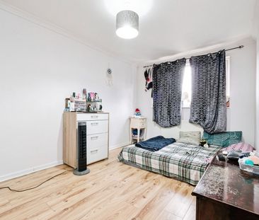 4 Bed Terraced House, Pershore Close, IG2 - Photo 1