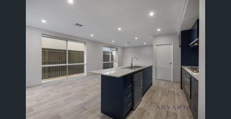 Modern, Spacious & Ready to Impress - Designer Home in Baldivis! - Photo 3