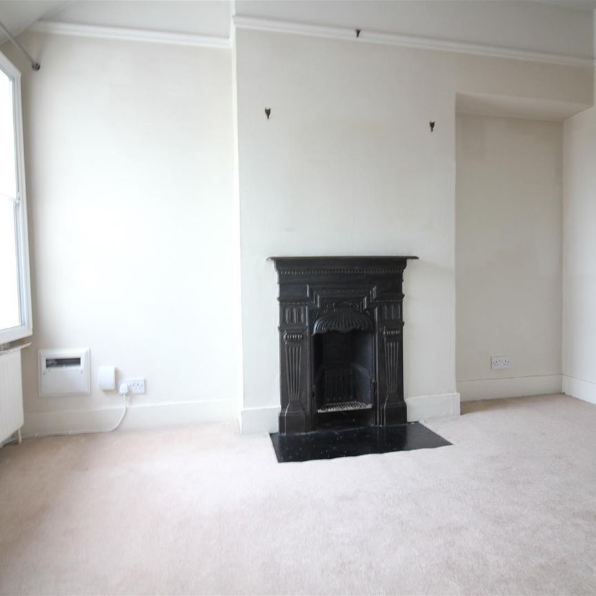 Evelyn Grove, Southall - Photo 1