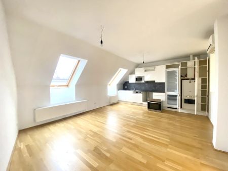 Helle Dachgeschosswohnung mit Weitblick – Perfekt für Paare! - Photo 2