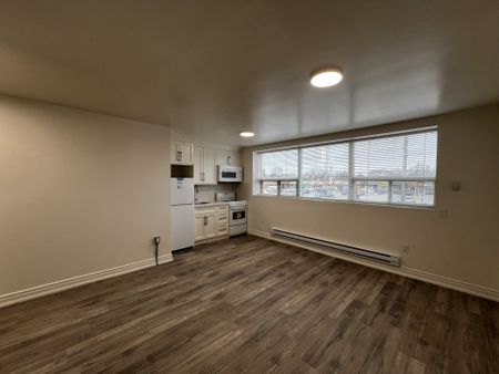 For Lease - 1989 Lawrence Avenue Unit# 1, Toronto, Ontario - Photo 3