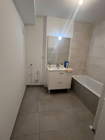 Location Appartement 3 pièces 67m² - Photo 4
