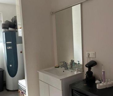 Cette jolie maison lumineuse et mitoyenne de 76m² comprenant beau s... - Photo 6